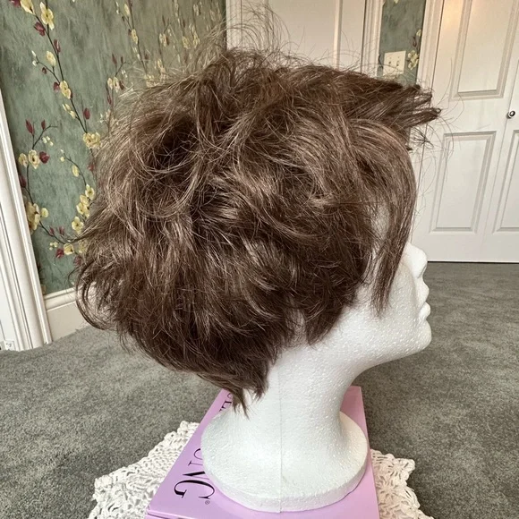 Paula Young synthetic wig - Picture 2 of 10